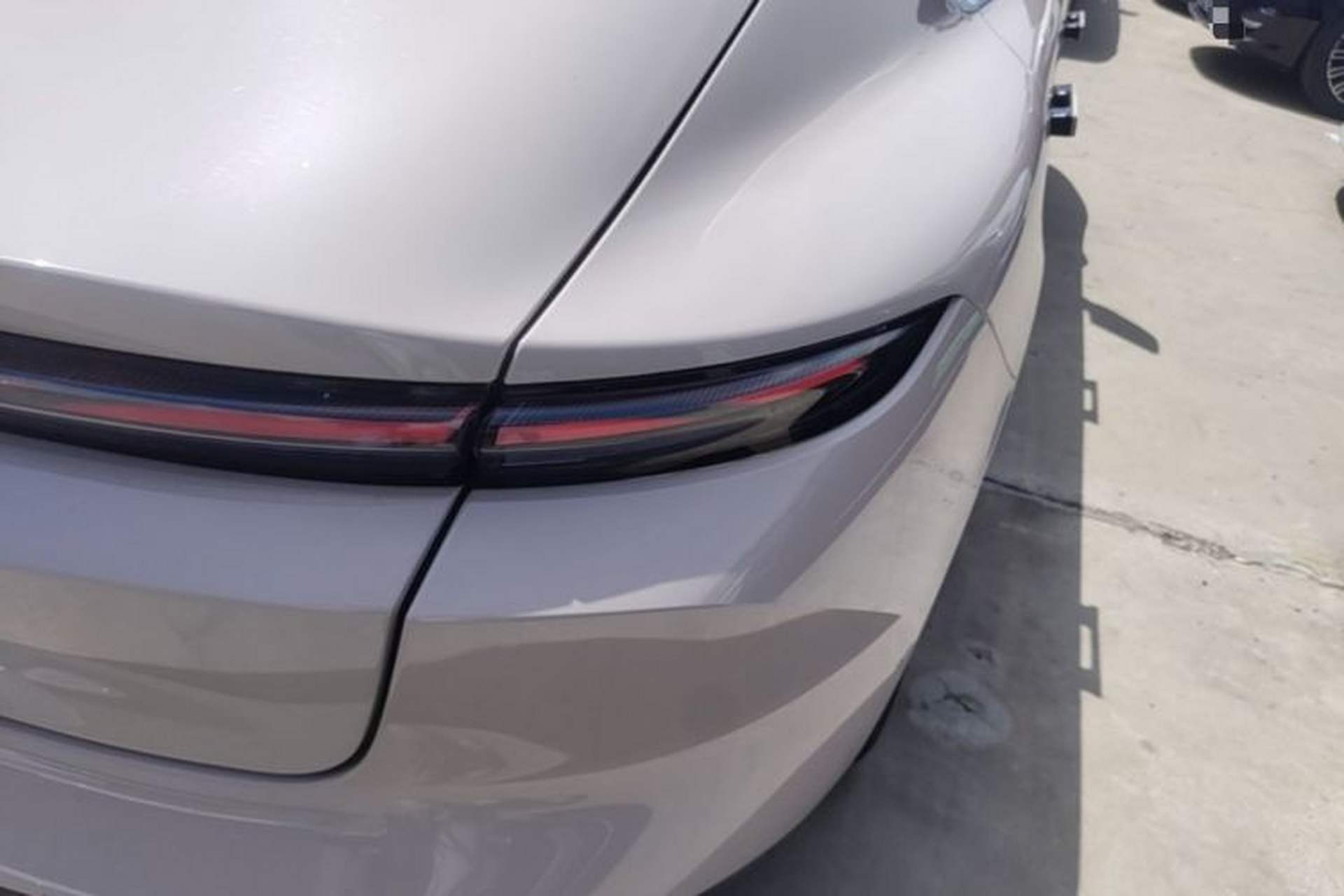 Used Nio ET5 2022 75 kWh Right Rear Taillight