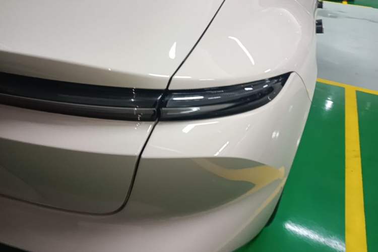 Used Nio ET5 2022 75 kWh Right Rear Taillight