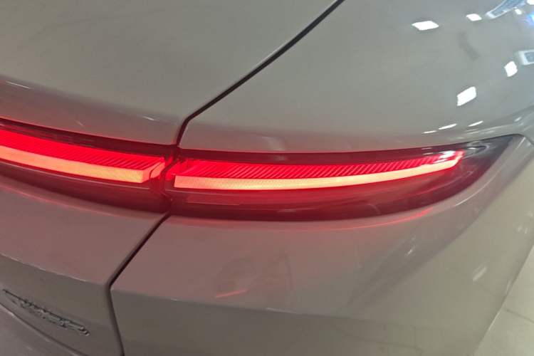Used Nio ET5 2022 75 kWh Right Rear Taillight