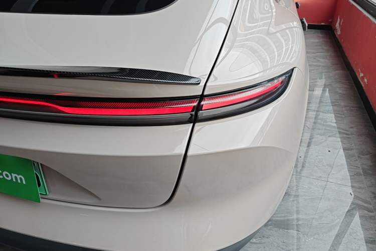 Used Nio ET5 2022 75 kWh Right Rear Taillight