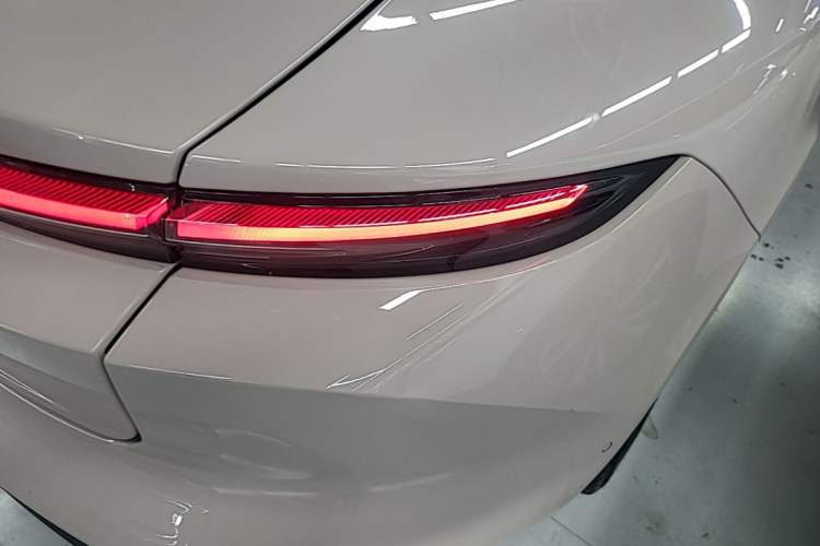 Used Nio ET5 2022 75 kWh Right Rear Taillight