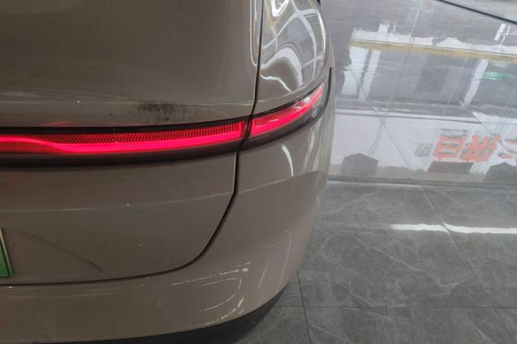 Used Nio ET5 2022 75 kWh Right Rear Taillight