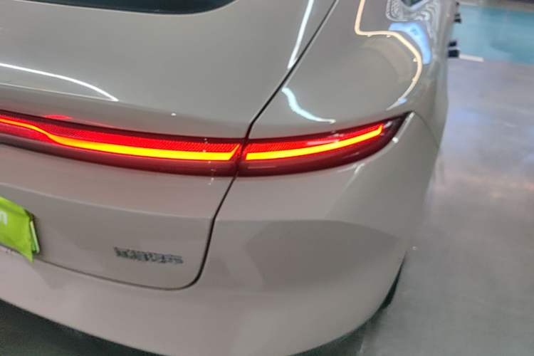 Used Nio ET5 2022 75 kWh Right Rear Taillight