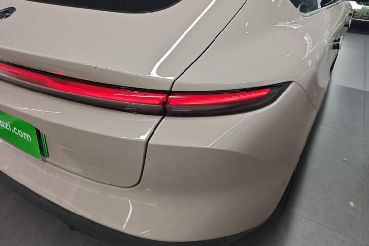 Used Nio ET5 2022 75 kWh Right Rear Taillight