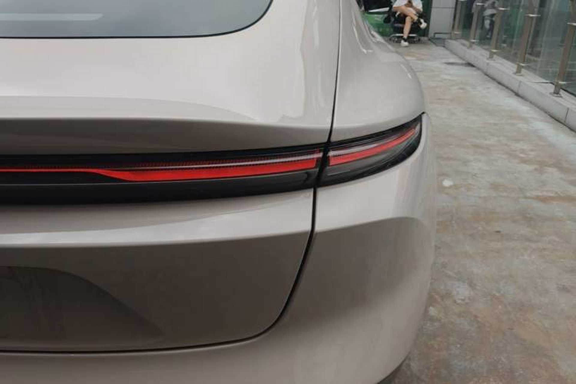 Used Nio ET5 2022 75 kWh Right Rear Taillight