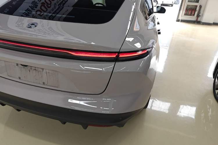 Used Nio ET5 2022 75 kWh Right Rear Taillight