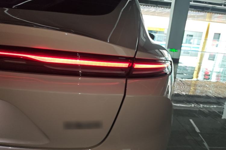Used Nio ET5 2022 75 kWh Right Rear Taillight