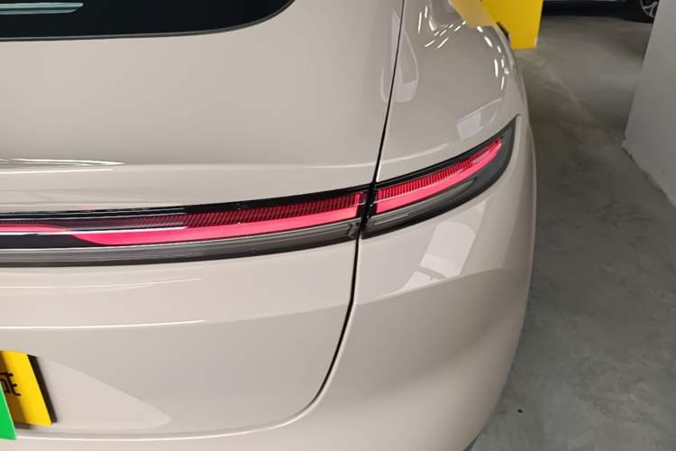 Used Nio ET5 2022 100 kWh Right Rear Taillight