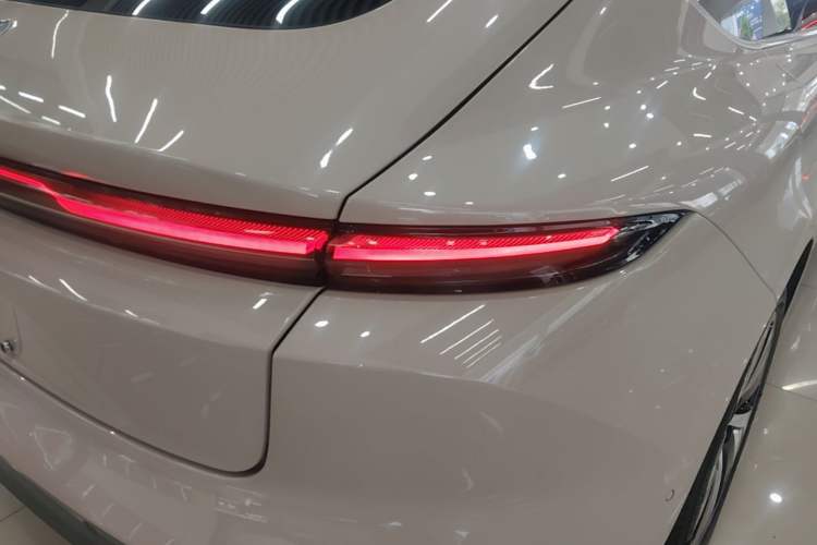 Used Nio ET5 2022 75 kWh Right Rear Taillight