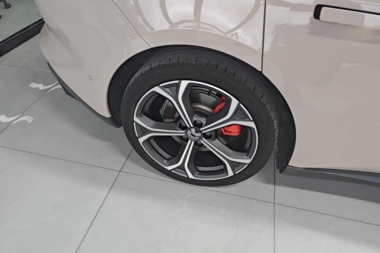 Used Nio ET5 2022 75 kWh Right Rear Wheel Hub