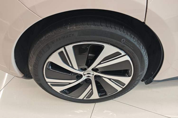 Used Nio ET5 2022 75 kWh Right Rear Wheel Hub