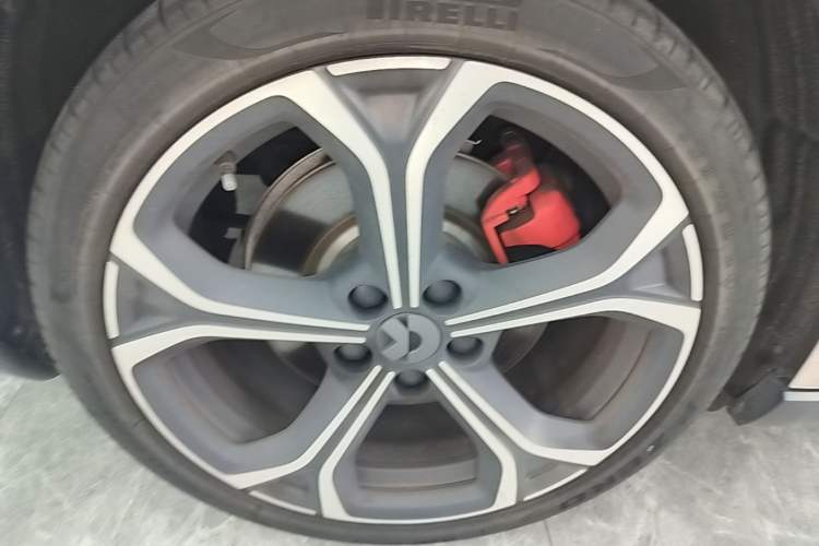 Used Nio ET5 2022 75 kWh Right Rear Wheel Hub