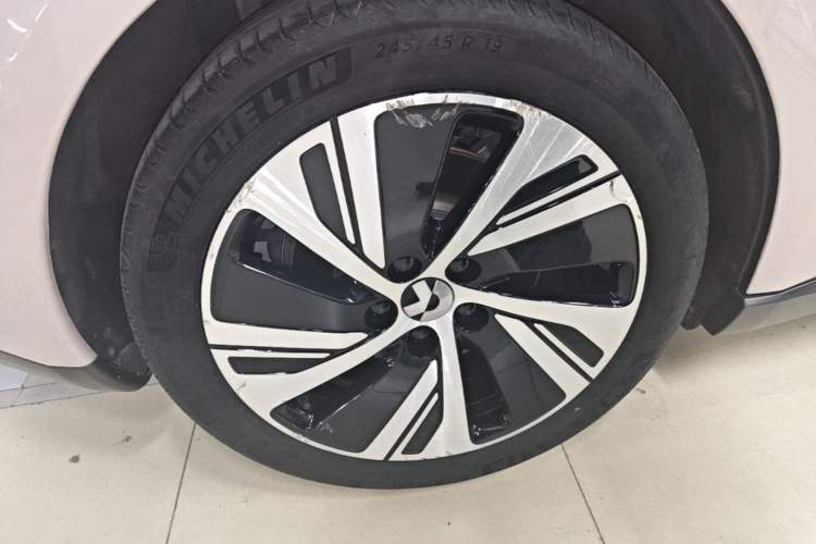Used Nio ET5 2022 75 kWh Right Rear Wheel Hub