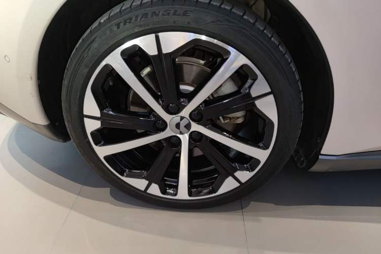 Used Nio ET5 2022 75 kWh Right Rear Wheel Hub