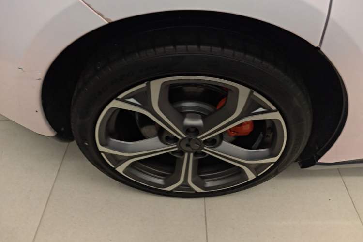 Used Nio ET5 2022 75 kWh Right Rear Wheel Hub