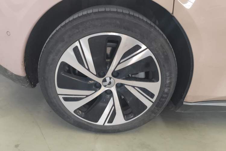 Used Nio ET5 2022 75 kWh Right Rear Wheel Hub
