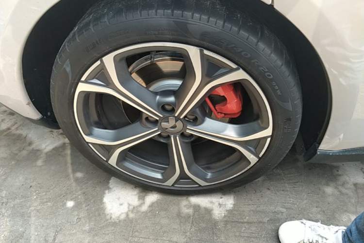 Used Nio ET5 2022 75 kWh Right Rear Wheel Hub