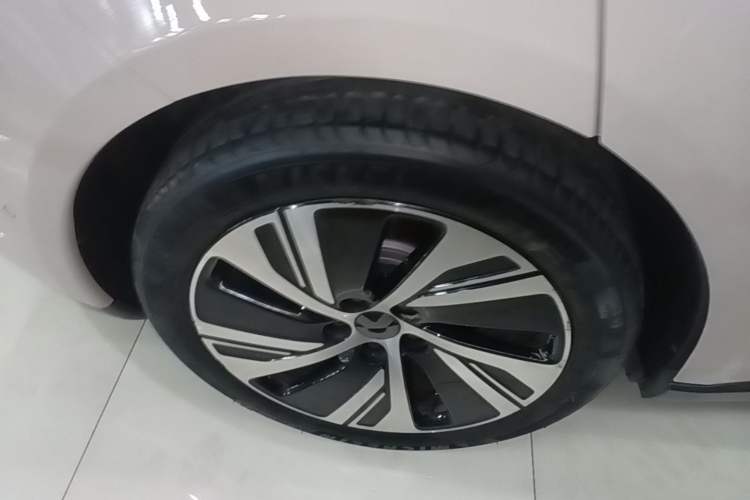 Used Nio ET5 2022 75 kWh Right Rear Wheel Hub