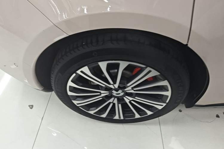 Used Nio ET5 2022 75 kWh Right Rear Wheel Hub