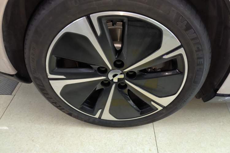 Used Nio ET5 2022 75 kWh Right Rear Wheel Hub