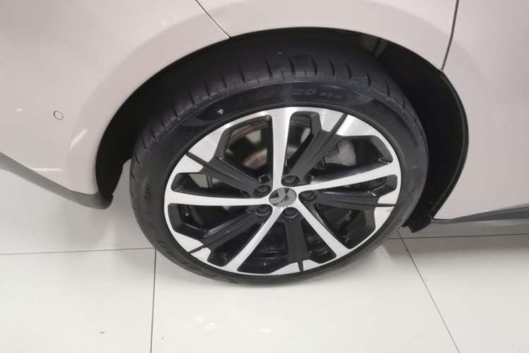 Used Nio ET5 2022 75 kWh Right Rear Wheel Hub