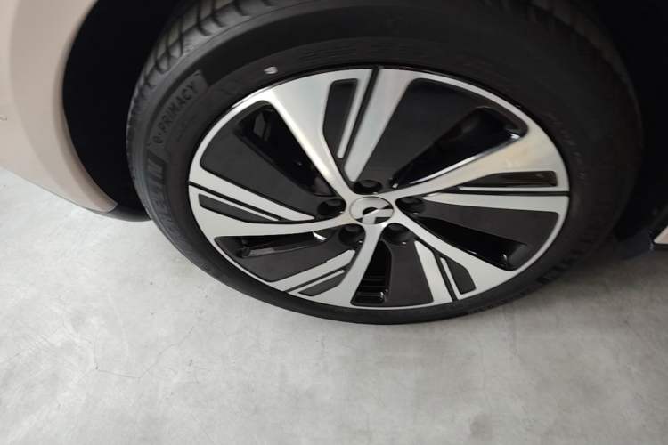 Used Nio ET5 2022 75 kWh Right Rear Wheel Hub