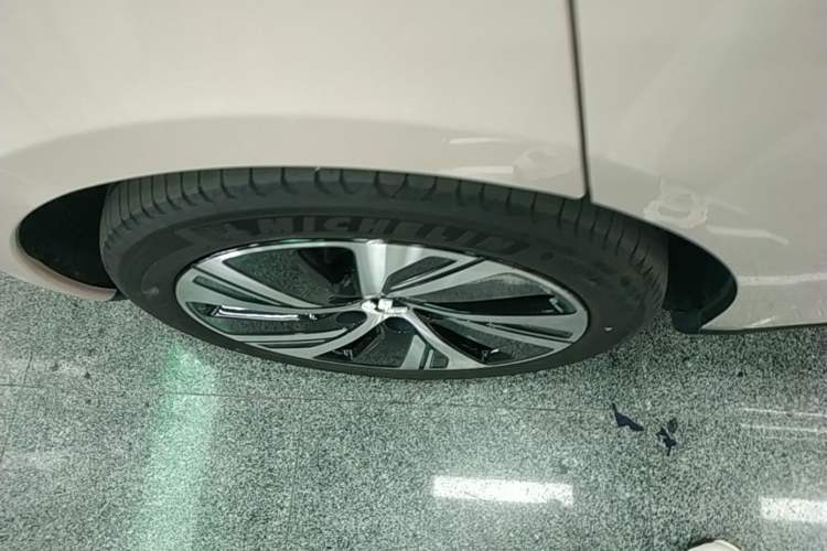 Used Nio ET5 2022 75 kWh Right Rear Wheel Hub