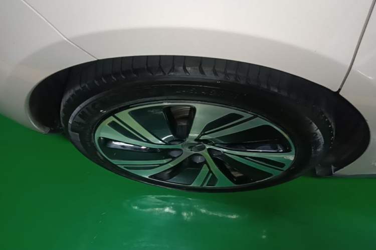 Used Nio ET5 2022 75 kWh Right Rear Wheel Hub
