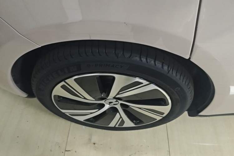 Used Nio ET5 2022 75 kWh Right Rear Wheel Hub