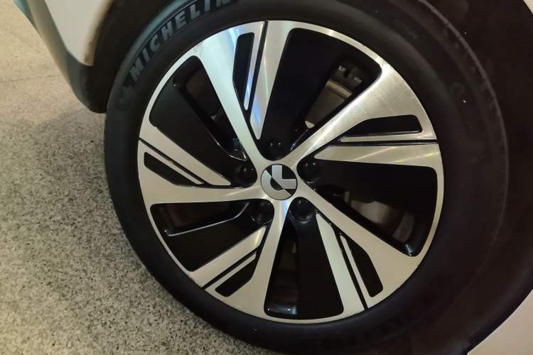 Used Nio ET5 2022 75 kWh Right Rear Wheel Hub