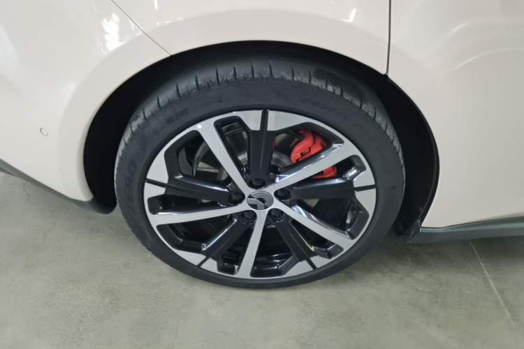 Used Nio ET5 2022 75 kWh Right Rear Wheel Hub