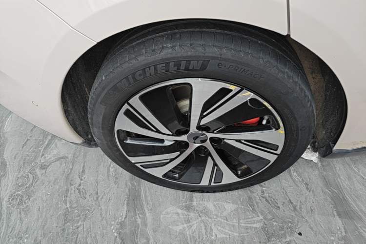 Used Nio ET5 2022 75 kWh Right Rear Wheel Hub