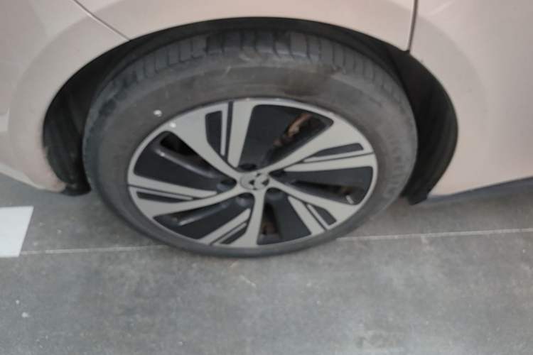 Used Nio ET5 2022 75 kWh Right Rear Wheel Hub