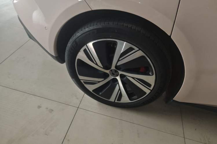 Used Nio ET5 2022 75 kWh Right Rear Wheel Hub