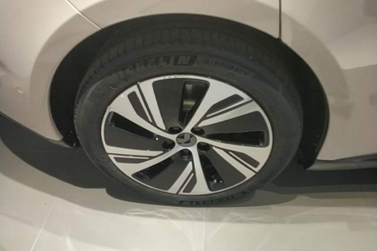 Used Nio ET5 2022 75 kWh Right Rear Wheel Hub