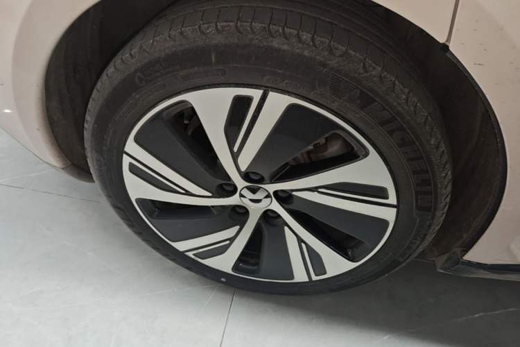 Used Nio ET5 2022 75 kWh Right Rear Wheel Hub