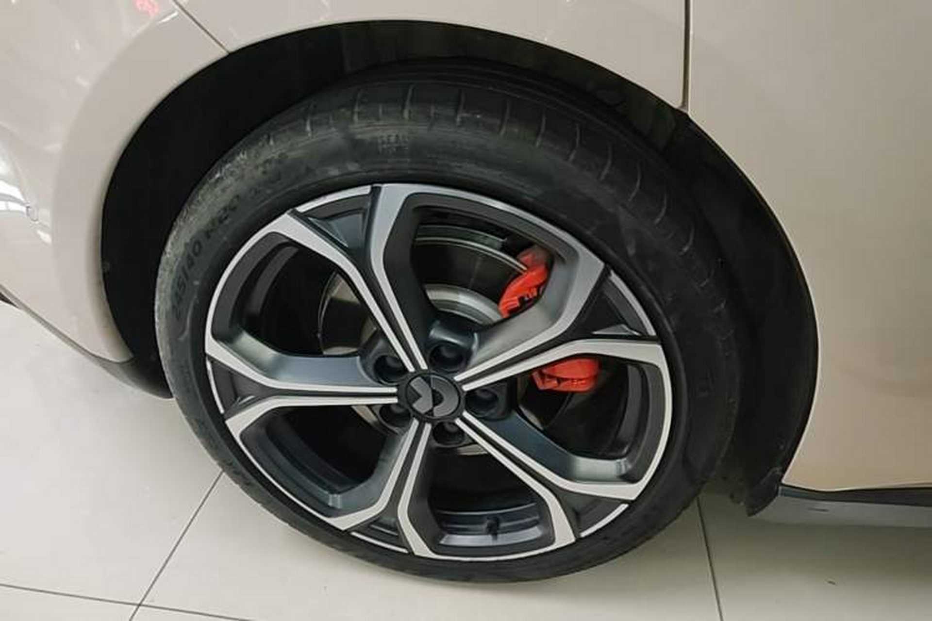 Used Nio ET5 2022 75 kWh Right Rear Wheel Hub
