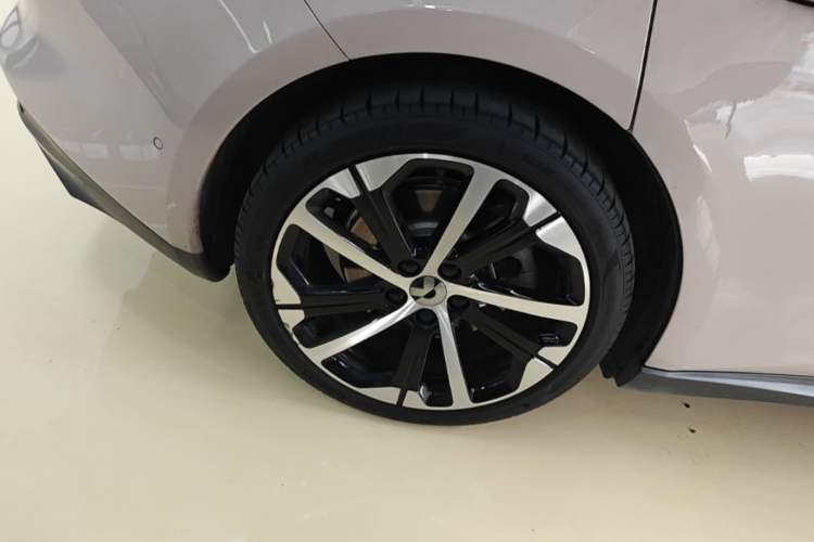 Used Nio ET5 2022 75 kWh Right Rear Wheel Hub
