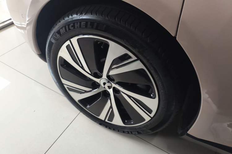 Used Nio ET5 2022 75 kWh Right Rear Wheel Hub