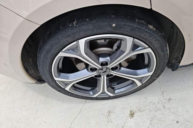 Used Nio ET5 2022 75 kWh Right Rear Wheel Hub