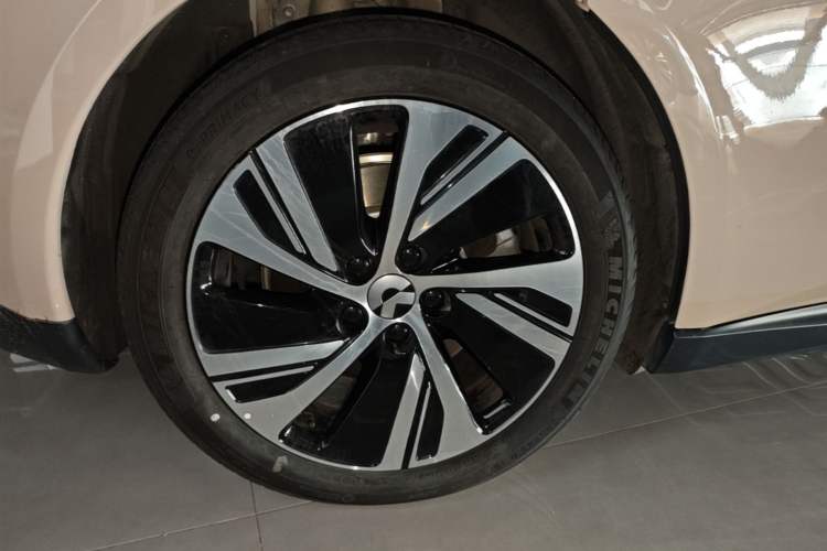 Used Nio ET5 2022 75 kWh Right Rear Wheel Hub
