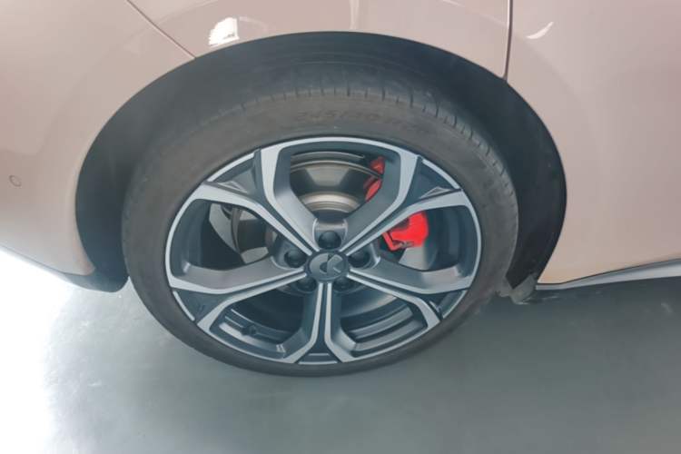 Used Nio ET5 2022 75 kWh Right Rear Wheel Hub