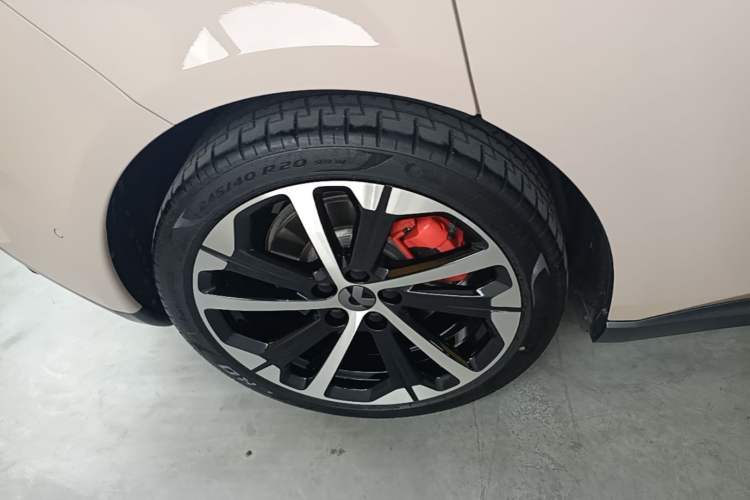 Used Nio ET5 2022 100 kWh Right Rear Wheel Hub