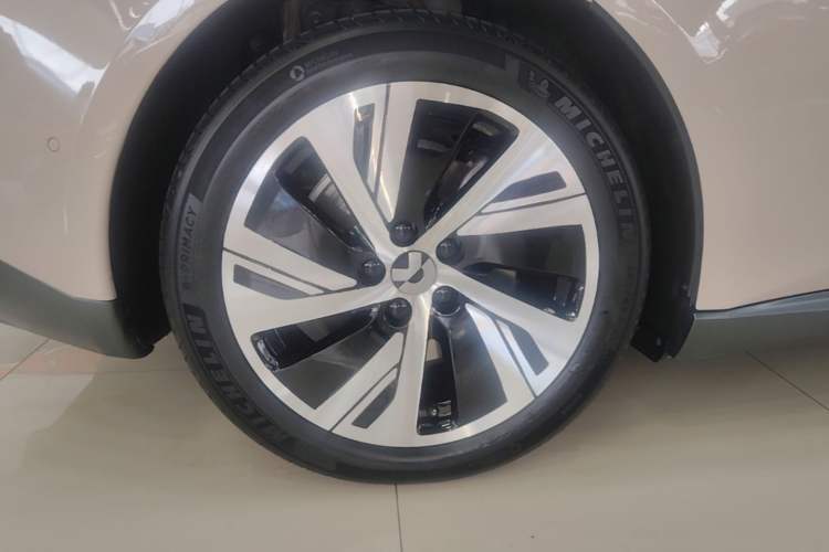 Used Nio ET5 2022 75 kWh Right Rear Wheel Hub