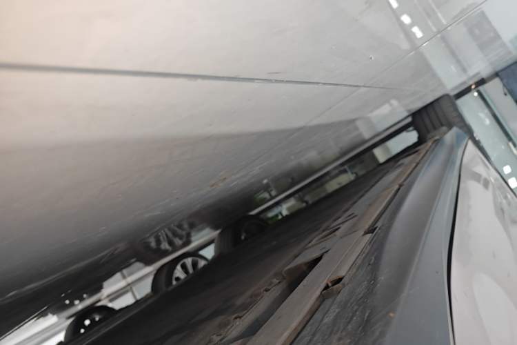 Used Nio ET5 2022 75 kWh Right Side Sill