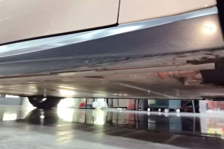 Used Nio ET5 2022 75 kWh Right Side Sill