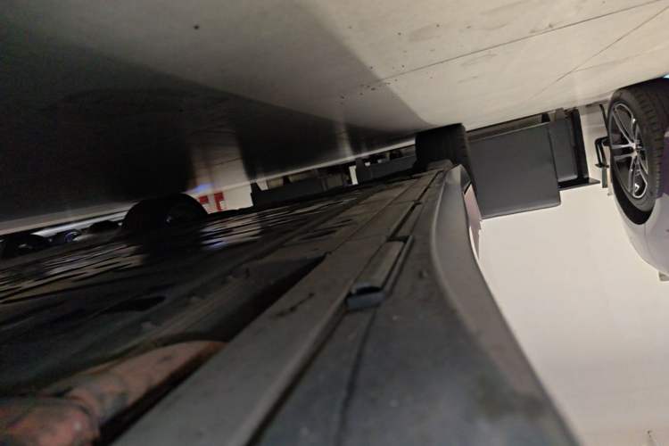 Used Nio ET5 2022 75 kWh Right Side Sill