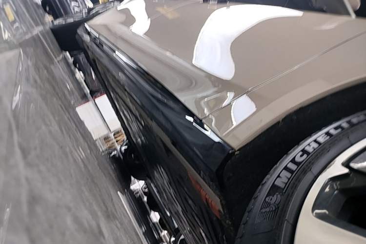 Used Nio ET5 2022 75 kWh Right Side Sill