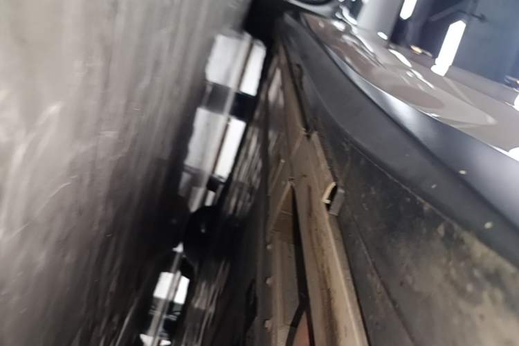 Used Nio ET5 2022 75 kWh Right Side Sill