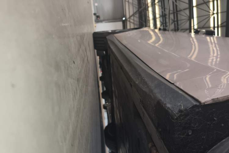 Used Nio ET5 2022 75 kWh Right Side Sill